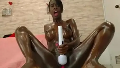 Ebony Milf Reveals Her Big Boobs
