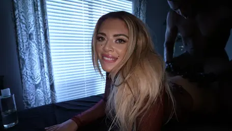 He massages feet then slams into her ass
