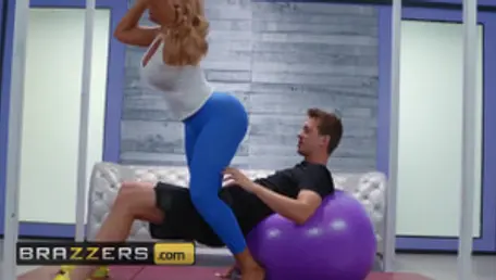 Extra Thicc Moriah Mills Takes White Cock